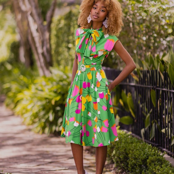 Bow Tie Marie Dress by Trashy Diva in Mod Tulips Size 20 - Picture 8 of 9